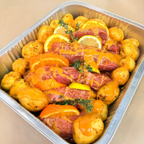 Cuisse de porc désossée prête au four avec frites