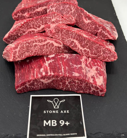 Flank Steak Wagyu BMS 9+ Australia Stone Axe – premium μαρμαρωμένο μοσχάρι, έτοιμο για ψήσιμο.
