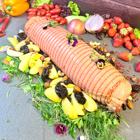 Πορκέτα Χοιρινή με Δαμάσκηνο &amp; Ξηρούς Καρπούς – ελληνική γιορτινή συνταγή, έτοιμη για ψήσιμο, από το Siakos.gr
