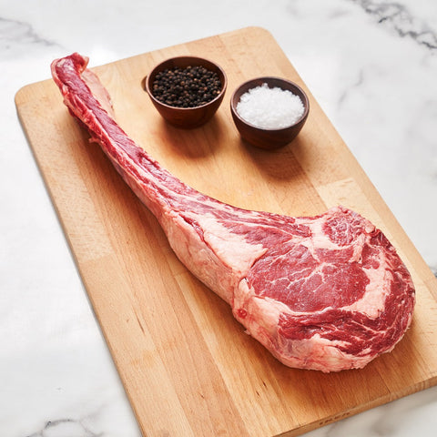 Tomahawk 180+ Day Grain Fed Golden Angus Australia John Dee – premium αυστραλιανό rib steak με μακρύ κόκαλο και πλούσια μαρμάρωση, ιδανικό για grill ή BBQ, από το Siakos.gr