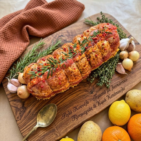 Ρολό κουνέλι γεμιστό με λουκάνικο Τζουμαγιάς και κιμά κοτόπουλου, ιδανικό για ψήσιμο στον φούρνο.