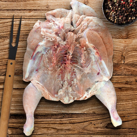 
Κοτόπουλο πεταλούδα μπαχαρωμένο – έτοιμο για σχάρα ή φούρνο.
