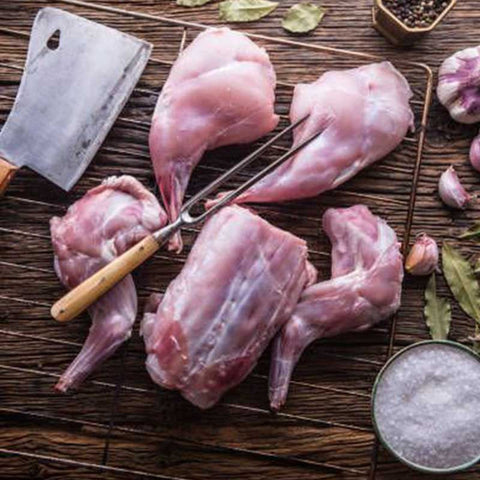 
Κουνέλι Κρήτης ωμό σε κομμάτια, έτοιμο για μαγείρεμα σε κατσαρόλα ή φούρνο.
