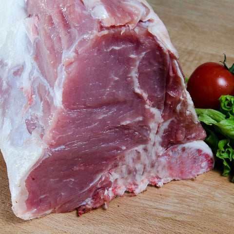 
Μπριζόλα μοσχαρίσια γάλακτος Ολλανδίας, ωμή, έτοιμη για ψήσιμο σε τηγάνι ή σχάρα.
