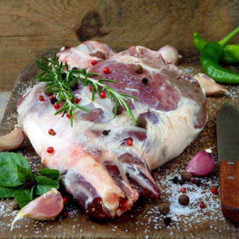 
Μπούτι πρόβειο Ελλάδος ωμό, έτοιμο για αργό ψήσιμο σε φούρνο ή γάστρα.
