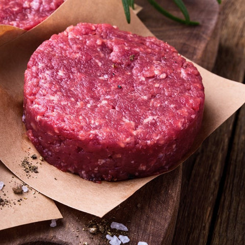 
Μπιφτέκι mix από μοσχάρι, χοιρινό και πρόβειο, ωμό, έτοιμο για ψήσιμο.

