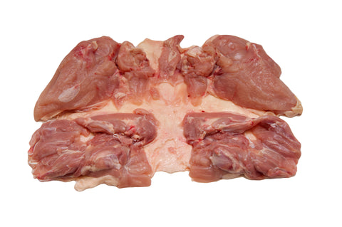 Κοτόπουλο ολόκληρο άνευ οστού Πίνδος, ωμό, έτοιμο για ρολάρισμα και ψήσιμο στον φούρνο.
