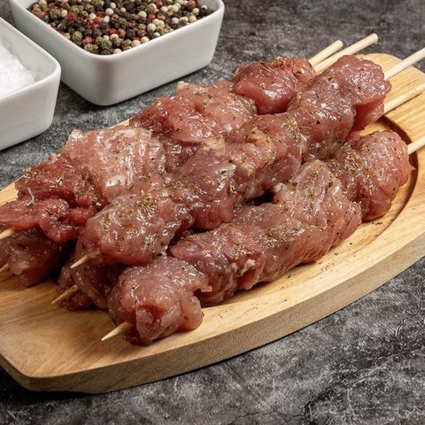 
Σουβλάκι χοιρινό μαριναρισμένο με φυσικά καρυκεύματα έτοιμο για ψήσιμο
