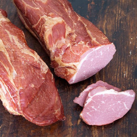 
Λαιμός χοιρινός καπνιστός σε πιάτο/ταψί, έτοιμος για ζέσταμα 5–10 λεπτών πριν το σερβίρισμα.
