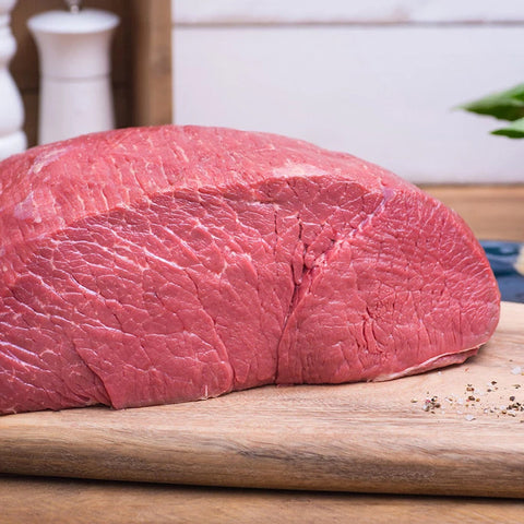 Σουτζουκάκια σμυρνέικα με κόκκινη σάλτσα έτοιμα για ψήσιμο στον φούρνο
