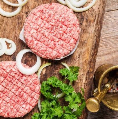 
Χειροποίητα μπιφτέκια γαλοπούλας fitness με βρώμη και μυρωδικά, ωμά, έτοιμα για ψήσιμο.
