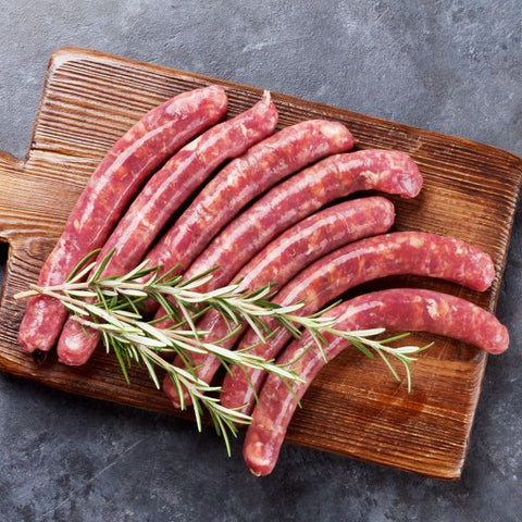 
Λουκάνικο Ψιλό Τζουμαγιάς Σερρών ωμό, σε πρόβειο έντερο, έτοιμο για ψήσιμο.
